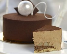 Tort cynamonowy z karmelizowanymi gruszkami