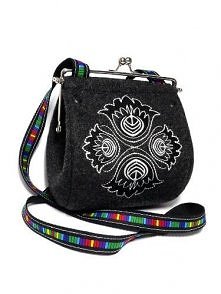 Filcowa torebka z haftem i długim paskiem ETNO