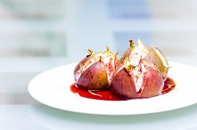 Figi z kozim serem, migdałami i słodkim dressingiem