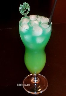 czary mary <3 50 ml wódki 50 ml likieru kokosowego 25 ml Blue Curacao (likier) 25 ml likieru melonowego kostki lodu sok pomarańczowy do dopełnienia Przygotowanie: Cztery pier...