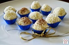 Trufelki z białej i ciemnej czekolady oraz wytrawne kulki z sera twarogowego