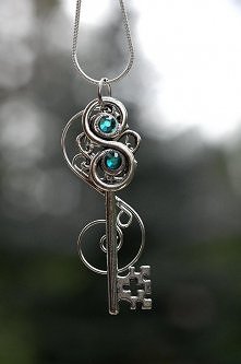 Podobają się Wam ozdobne kluczyki na łańcuszku?