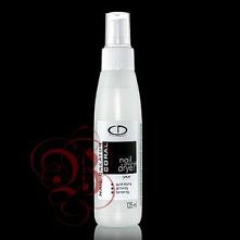 bardzo polecam wysuszacz do paznokci w sprayu. Naprawdę super  nabłyszcza ręce, wysusza paznokcie i do tego niedrogi :)