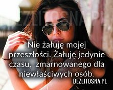 bezlitosna.