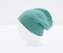 Niezbędnik – lekka czapka na jesień.

Na drutach
Najlepsza, rzecz jasna, byłaby wersja Made by Babcia. Miękka włóczka, drobny splot i ten zabawny, smerfowy fason stworzony po to...