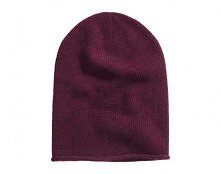 Niezbędnik – lekka czapka na jesień.

Kaszmir
Raj dla głów i uszu. Cienka czapka zapewnia sporo ciepła, dlatego zaleca się kaszmir kamuflującym się zmarzluchom z obiekcjami prze...