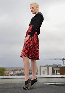 Zoom na wzór: krata!

SPÓDNICA
Nieoczywista wariacja na temat odzienia muzykalnych Szkotów. W tej części Europy, gdzie spódnice są zarezerwowane dla kobiet, to genialny flirt z ...