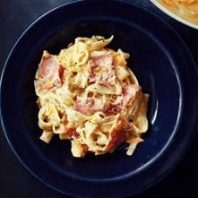 Tagliatelle z szynką parmeńską, tartą dynią i kremowym sosem z pomarańczą