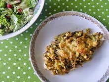 Kotlet z kurczaka zapiekany z pieczarkami i serem