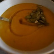 Sposób przygotowania
Dynię pokrojoną pieczemy przez ok. 20 min w 180 stopniach. W międzyczasie obieramy ziemniaki, marchewkę i gotujemy w wodzie na małym ogniu. dodajemy soli, p...