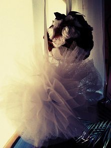 Własnoręcznie wykonany tiulowy pompon. Idealna ozdoba każdego wnętrza.