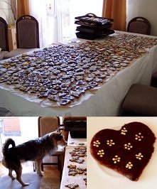 Jako dziecko dzielnie pomagałam w świątecznych wypiekach. Z tą „ceremonią” wiąże się wiele cudownych wspomnień, od których robi mi się ciepło na sercu :) 
Wykrawanie ulubionych ...