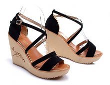 Więcej o tych letnich koturnach po kliku w większe zdjęcie.