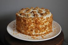 Tort z orzechami włoskimi to chyba najmilsze moje wspomnienie z dzieciństwa, odkąd pamiętam, Mama zawsze szykuje mi go na urodziny. Chociaż mam już swoje lata, a edukacja szkoln...