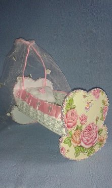 Kołyska dla dziewczynki na chrzest lub roczek sprzedam. zapraszam na moją stronę na fb Stylizacje art deco Moniki