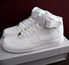 Pomóżcie!!! Lepiej kupić Air Force Białe, czy Air Max Jednokolorowe?