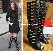 Drapieżne kozaki ze skóry z ażurowymi wycięciami i odkrytymi palcami. Obcas szpilka. 100% skóra naturalna. Podobny model nosi min. Selena Gomez. Rozmiary: 34-39. Cena: 379,99 zł.