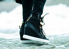 heeeelp!!! poszukuje takich lub podobnych butów ! niestety też w małym rozmiarze czyli 35 :(