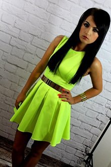 neonowa zielona sukienka