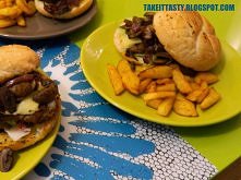 Domowe hamburgery z pysznymi dodatkami - kliknij po przepis! :)
Nie zapomnij polubić nas na facebooku :)