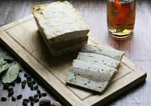 Pasztet drobiowy dwukolorowy z pistacjami