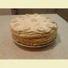 Smakiem z dzieciństwa jest masa kajmakowa. Teraz najlepsza w połączeniu z bananami i delikatnym biszkoptem . No bo kto nie podjadał masy kajmakowej jak mama robiła jakieś ciasto...