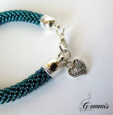 Bransoletkę zrobioną na szydełku z drobniutkich czeskich koralików toho z uroczym serduszkiem. Można ją wygrać w konkursie Gemmis na facebooku (wystarczy polubić stronę Gemmis i...