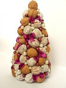 Choinka z orzechów, około 2...
