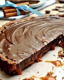 Tarta z masą karmelową i czekoladowym ganache