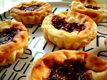 Mini serniczki z likierem Sheridan i słodkimi wiśniami