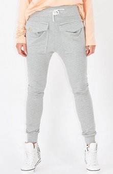 Makadamia M141 spodnie szary Stylowe spodnie typu baggy dostępne w kilku kolorach
- sportowy styl