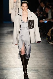 Kożuchy, kożuszki… Garść miękkich inspiracji z wybiegów, blogów i sklepowych półek!

BEZ KOMPROMISÓW: Zwykliśmy widywać kożuchy ukryte we wnętrzu kurtek. Pasterska kurtka to eks...