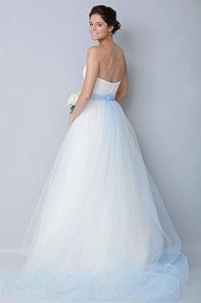 Zjawiskowe suknie ślubne z ...