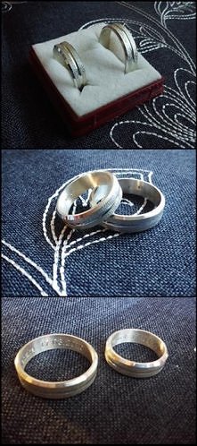 obrączki mojej przyjaciółki i jej narzeczonego:)
w środku grawer z imieniem i data od kiedy są razem a minęło już ponad 4,5 roku :)