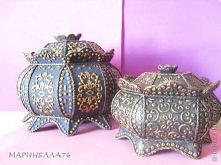 Papierowe ozdobne pudełeczk...