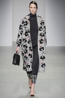 Wzorzysty płaszcz

Holly Fulton

Więcej na Moda Cafe!