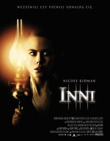 Naprawdę straszny film "Inni"-Grace wraz z dziećmi mieszka w olbrzymim domu mieszczącym się na wyspie u wybrzeży Anglii. Mąż Grace przebywa na wojnie i rodzina z niepo...