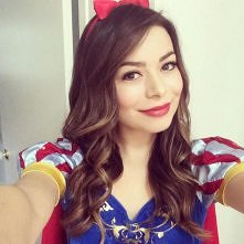 tak się bawi Miranda Cosgro...