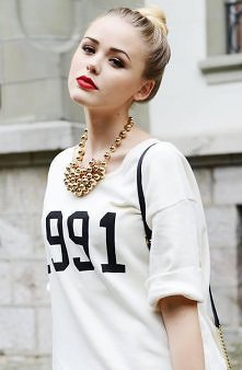 Piękne usta :* uwielbiam czerwone szminki. Wszystko delikatne a jednocześnie z pazurem co myślicie? :)