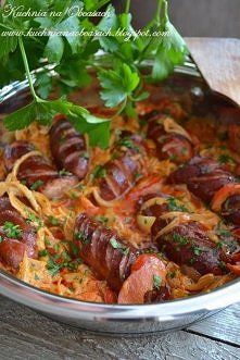 kiełbasa w sosie cebulowo paprykowym