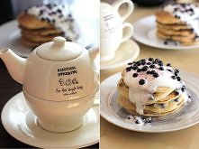 Placki z jagodami z jogurtem + zielona herbata :]