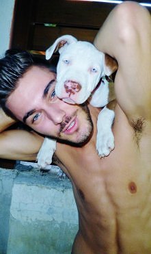 hot dude + pieseł? 
trzy ra...