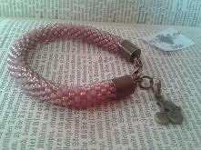 FIOLETOWY ZYGZAK
długość: 15cm, z zapięciem 19cm
grubość: 8,5mm
cena: 20zł+kw