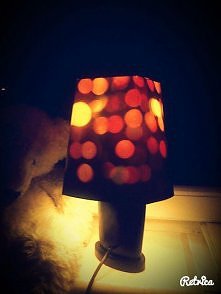 klosz z pudelka po popcornie :)