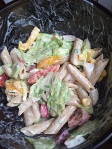 salatka z makaronem :3