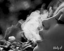 Myślisz, że paląc odreagujesz całe zło i ból, a tak naprawdę tylko pogorszysz swój stan psychiczny... Wydaje ci się, że nie wiem nic o bólu? Wiem więcej niż myślisz... ale nie p...