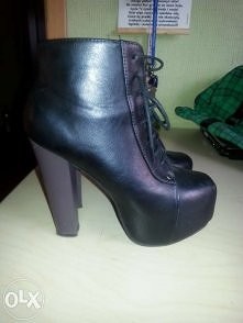 Sprzedam!  Botki - lity! używane kilka razy! stan bardzo dobry!  rozmiar 39. Cena 70 + koszty przesyłki