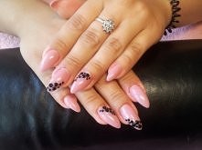 żel kamuflaż na naturalnej płytce + kamyczki