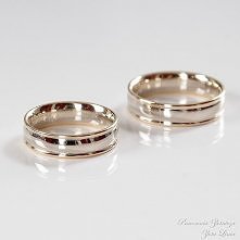 Obrączki z mieszanego złota. 
Wykonane przez złotników Złotej Linii
zlotalinia@gmail.com