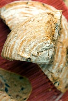 Chleb z oliwkami i suszonym...